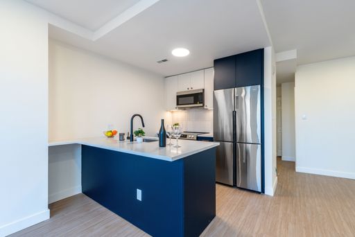 Newly Renovated 1/Bed 1/Bath at Carriage House! – photo 1