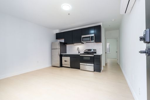 Renovated 1 Bed / 1 Bath at 3003 Glenwood! – photo 1