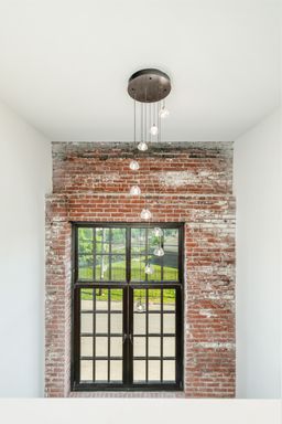 Beautiful Loft-Style 2 Bedroom Home – photo 1