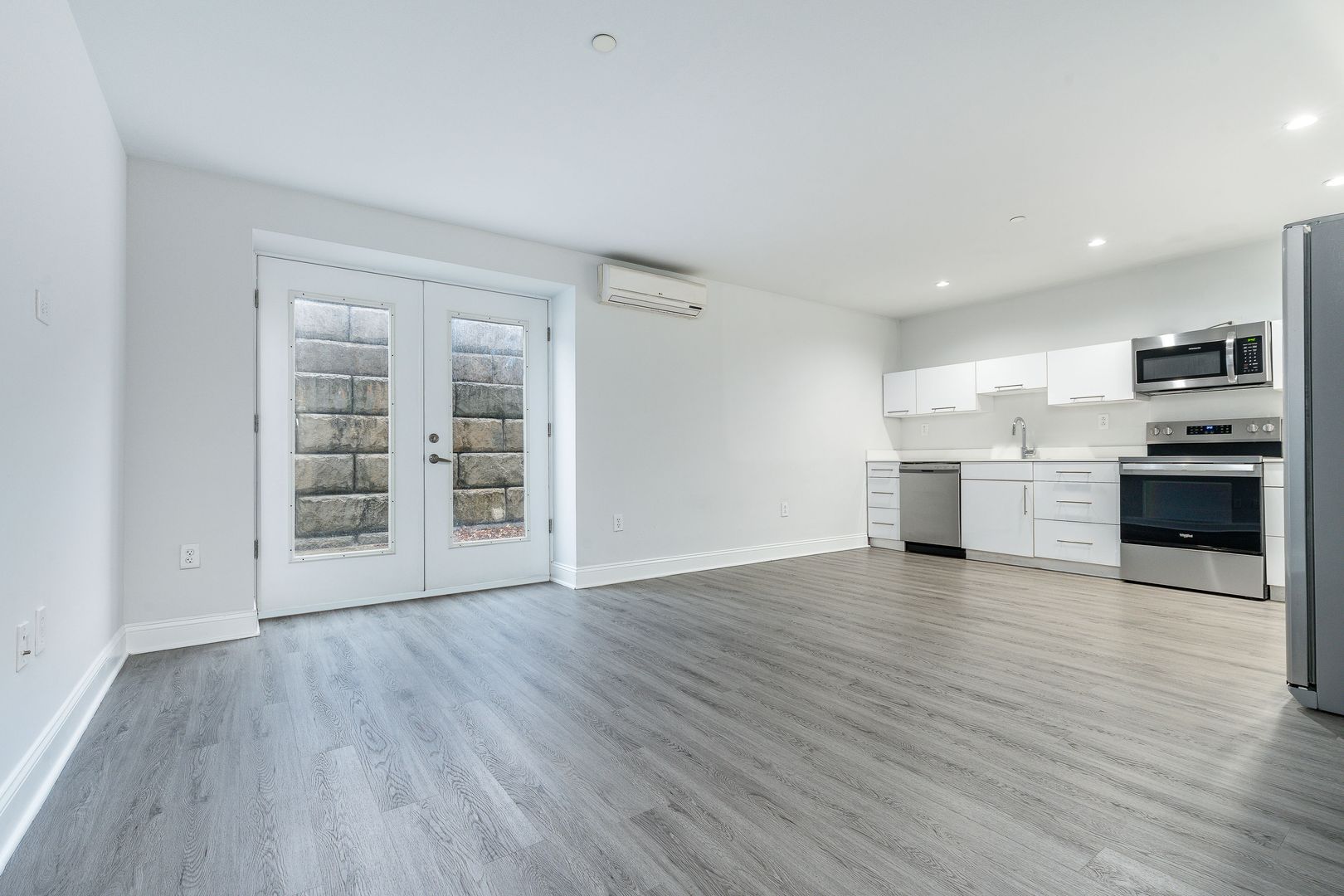 Penn Wynne Apartment: 18 E Lancaster Ave