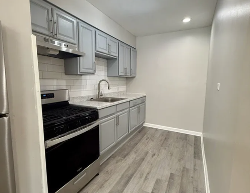 Modern 2Bed/1Bath! – photo 1