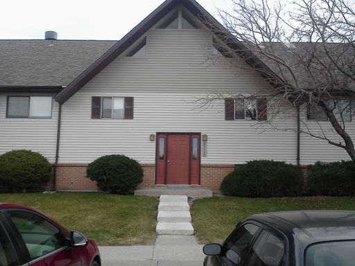 2 BEDROOM, 1 BATHROOM, GARDEN LEVEL APARTMENT – photo 1