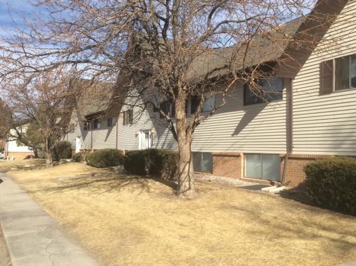 2 BEDROOM, 1 BATHROOM, UPPER LEVEL APARTMENT – photo 1