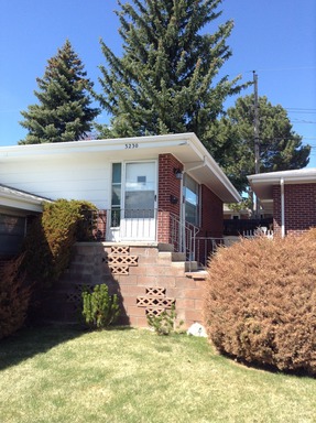 2 BEDROOM, 1 BATHROOM DUPLEX WITH 1 CAR DETACHED GARAGE – photo 1