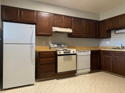1 BEDROOM, 1 BATH, GARDEN LEVEL APARTMENT