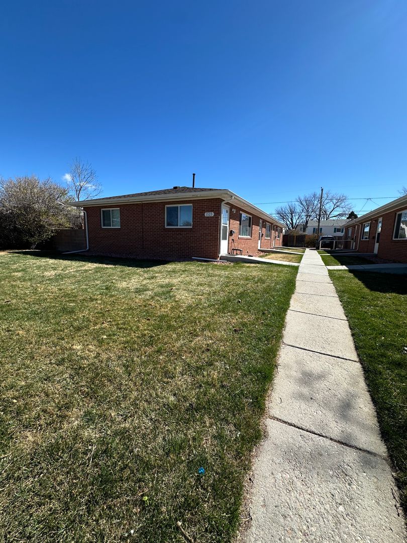 Cheyenne Apartment: 1523 Hot Springs Ave