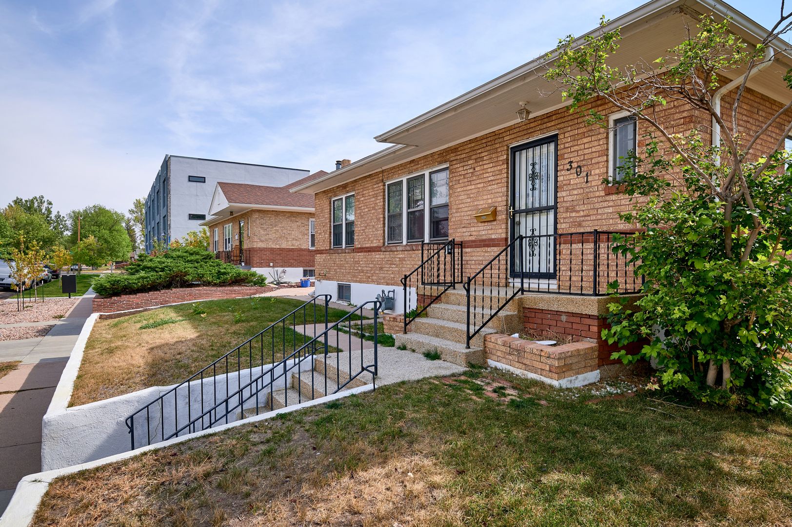 Cheyenne House: 301 E 27th St