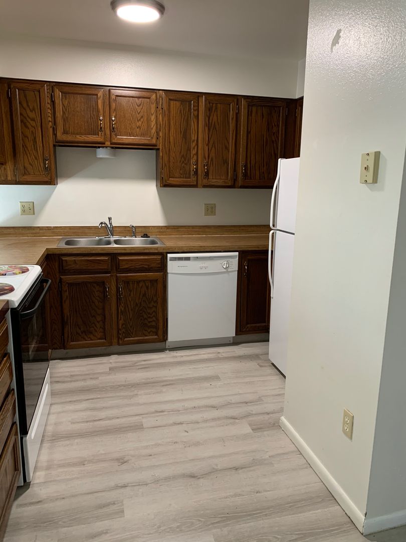 Cheyenne Apartment: 4805 E 13th St