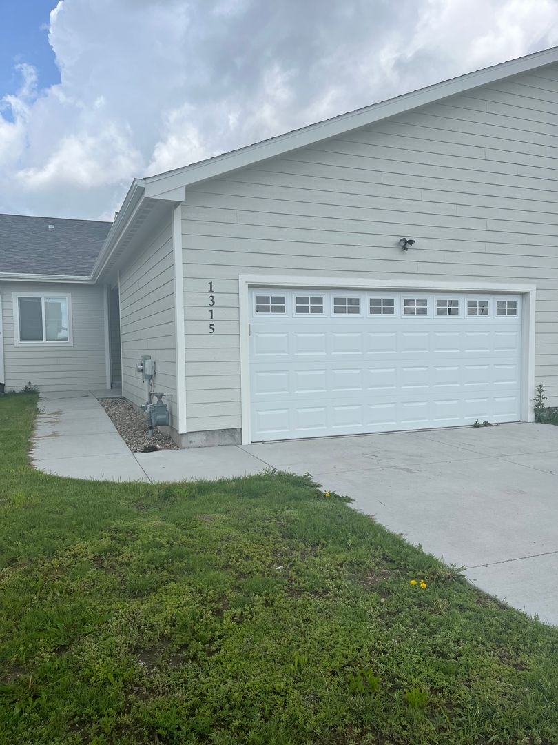 Cheyenne House: 1315 Bette Ln