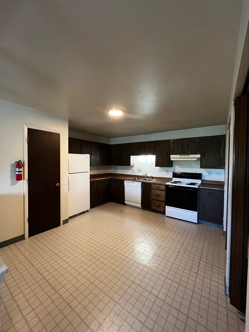 Cheyenne Apartment: 4400 Parkview Dr
