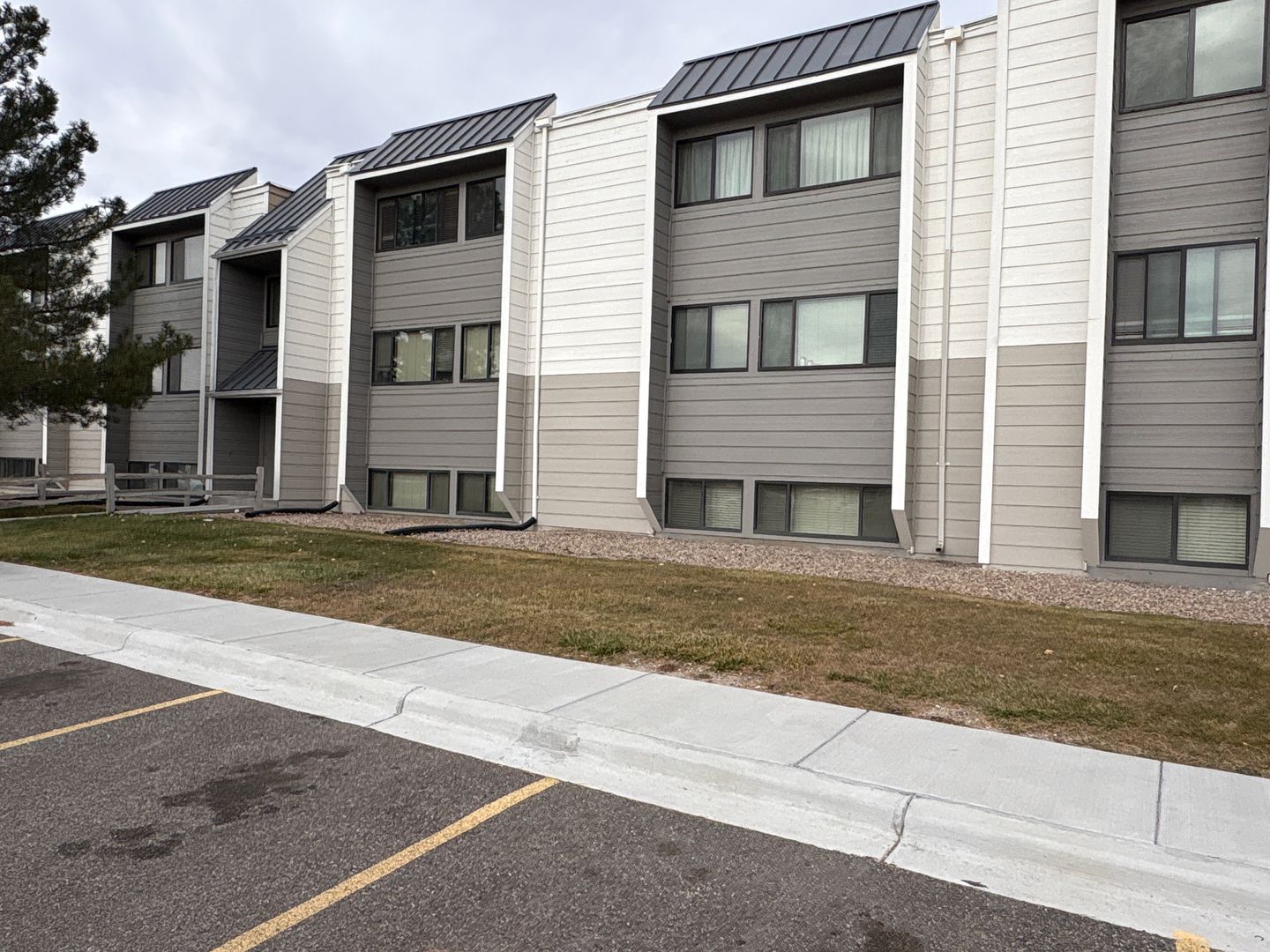 Cheyenne Apartment: 4400 Parkview Dr