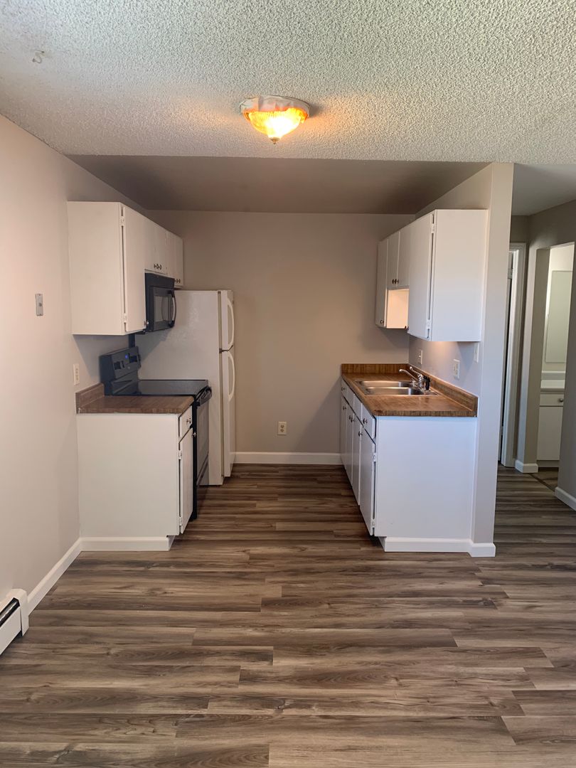 Cheyenne Apartment: 1002 E Jefferson Rd