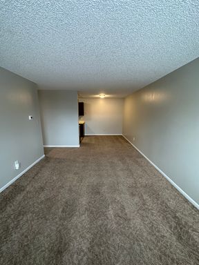 2 BEDROOM, 1 BATHROOM, UPPER LEVEL APARTMENT – photo 1