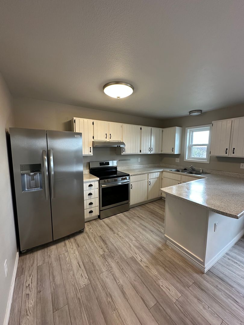 Cheyenne House: 4951 Atlantic Dr