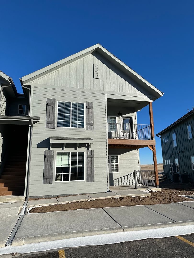 Cheyenne Apartment: 1901 Get Lucky Trl