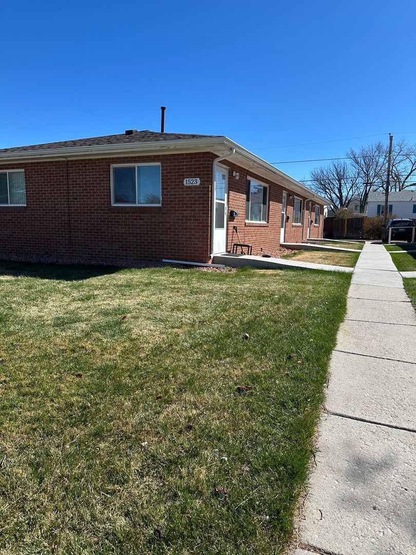 Cheyenne Apartment: 1523 Hot Springs Ave