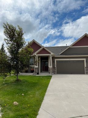 BEAUTIFUL 4 BEDROOM 3 BATHROOM HOME IN THE POINTE – photo 1