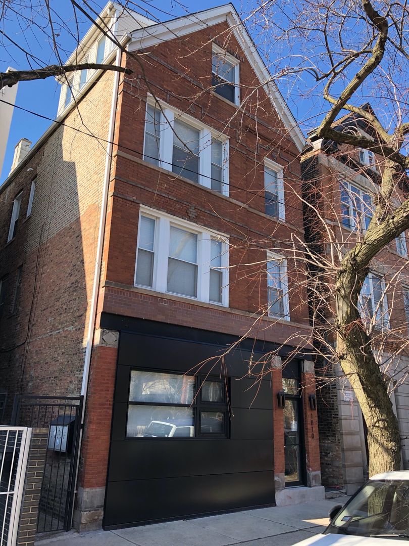 Chicago Apartment: 1810 N Paulina