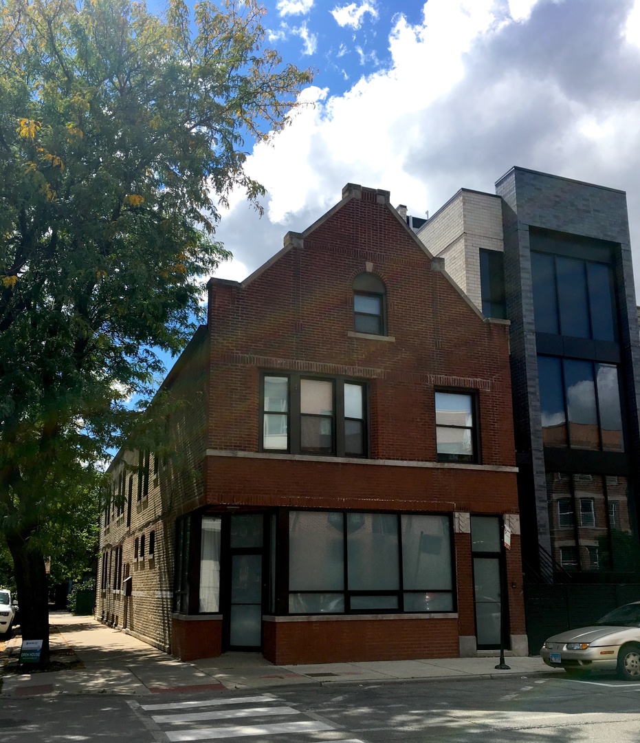 Chicago Apartment: 1735 W Augusta