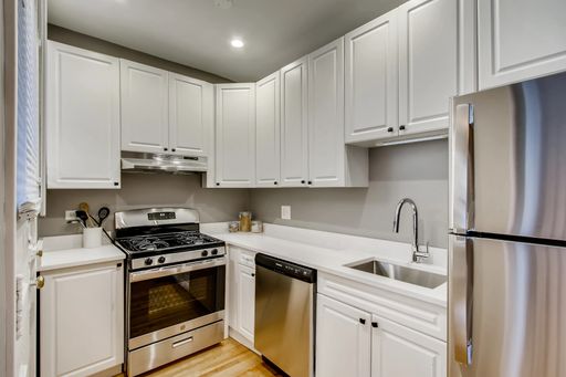 Lakeview East Apartments – photo 1
