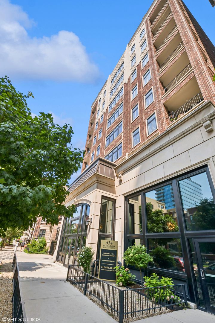 Chicago Apartment: 434 W.Melrose St.
