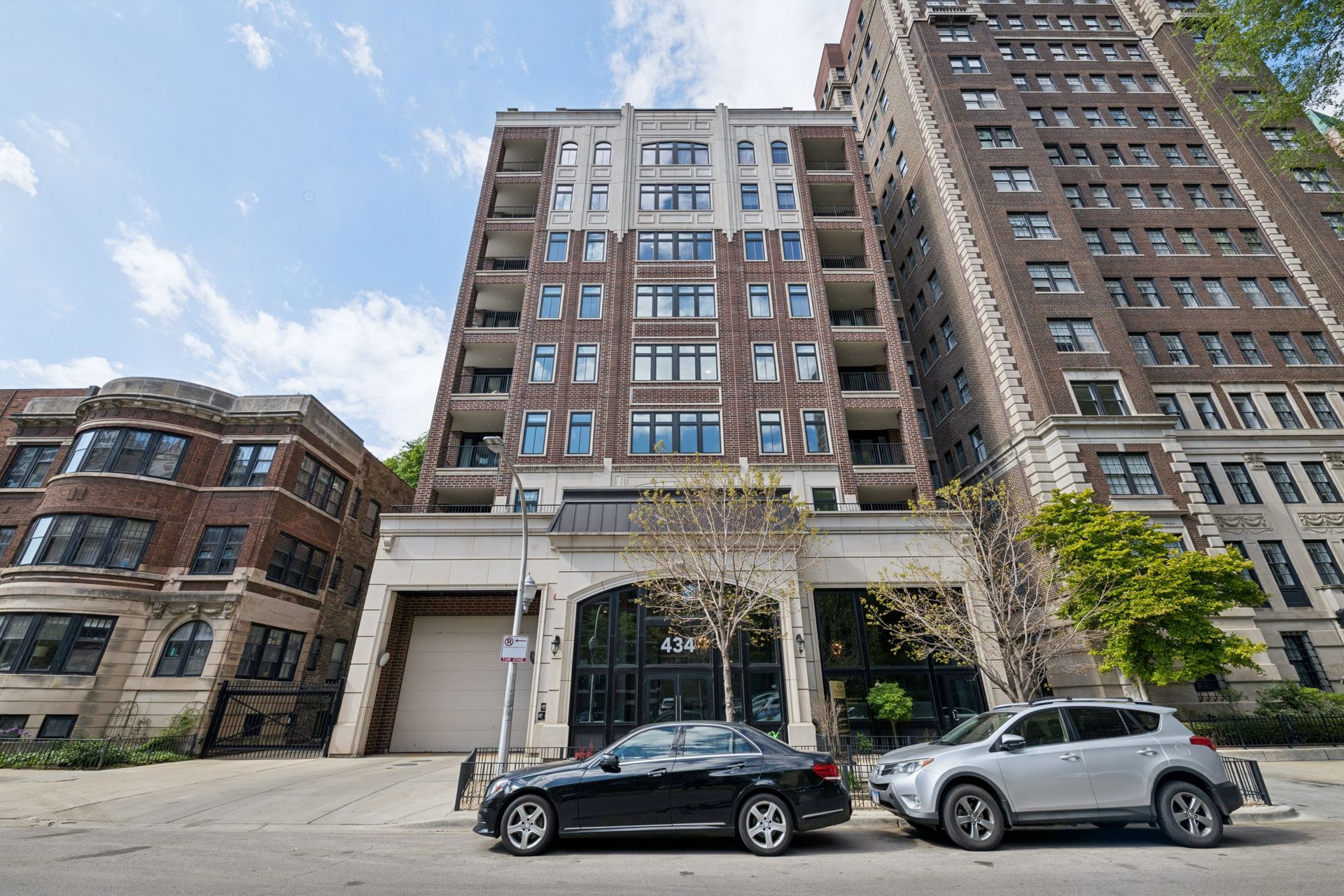 Chicago Apartment: 434 W.Melrose St.