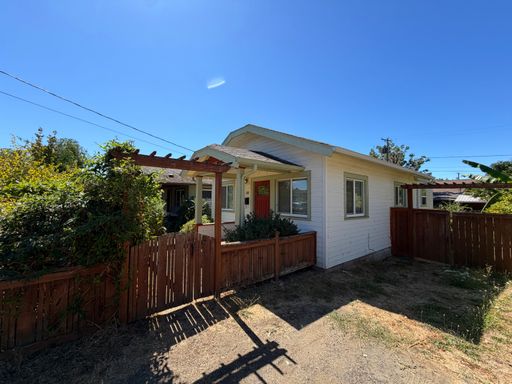 Updated 2 Bed/1 Bath in Whiteaker Neighborhood – photo 1