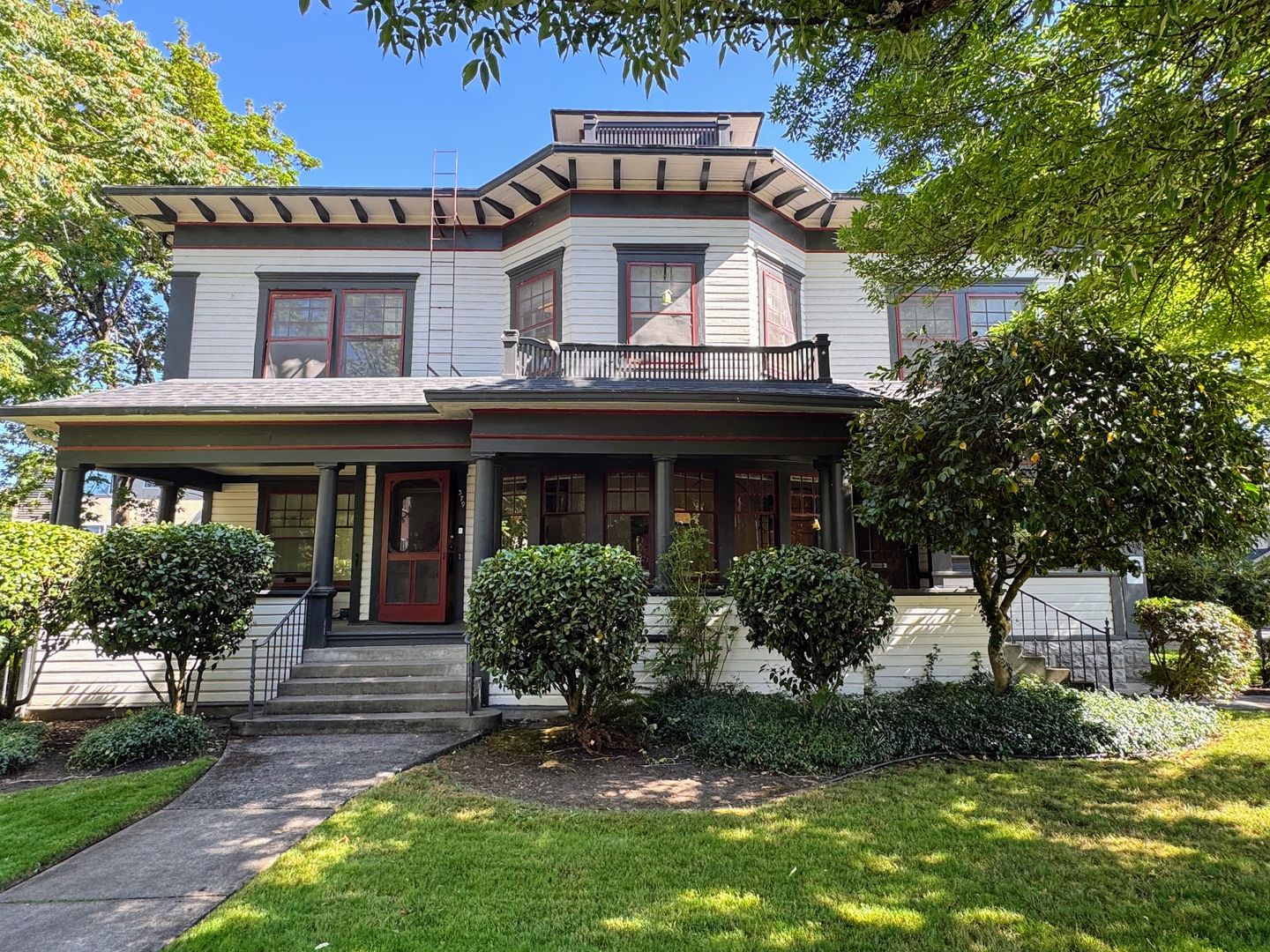 Eugene Apartment: 379 E 12th Ave