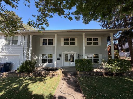 Spacious 4 Bedroom, 2.5 Bath Home in the Friendly Neighborhood – photo 1