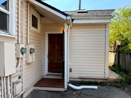 2 Bedroom, 1.5 Bathroom on Jefferson St. – photo 1