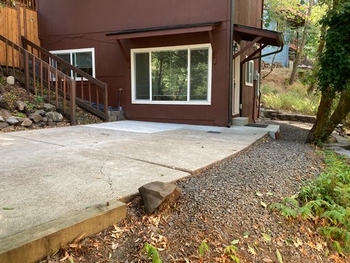 MOVE IN SPECIAL: Lush Forested South Hills Luxury Duplex Apartment with Forest Views – photo 1