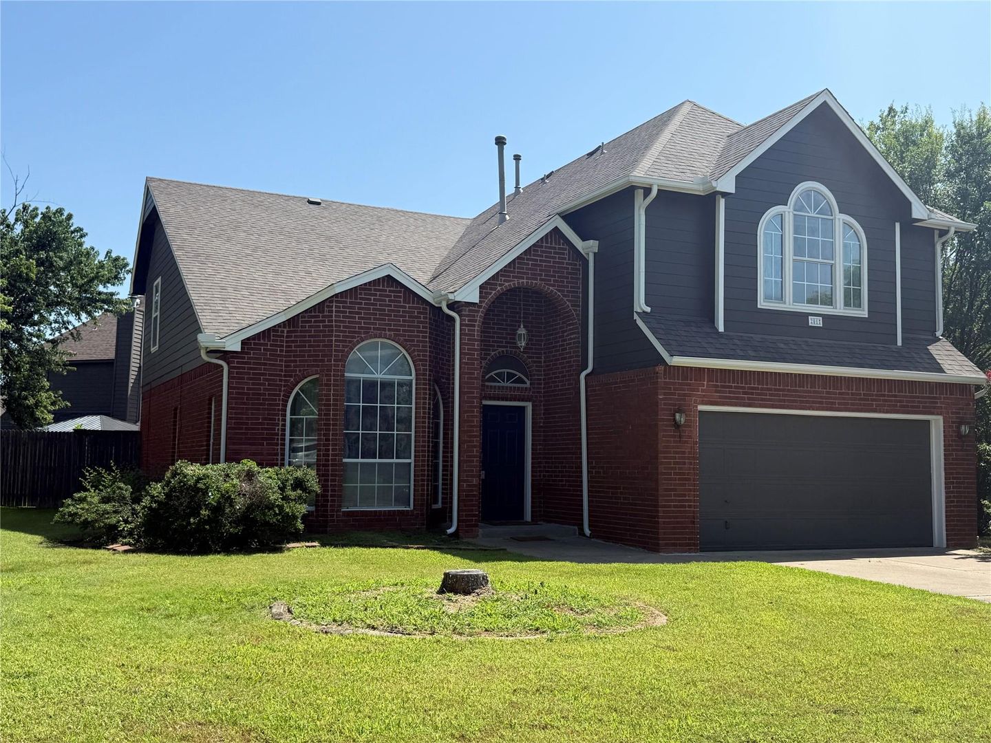 Broken Arrow House: 201 N Magnolia Court