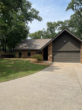 Live in the Country right in the heart of South Tulsa! 3 bedroom 2 Bath Home - Jenks Schools! – photo 1
