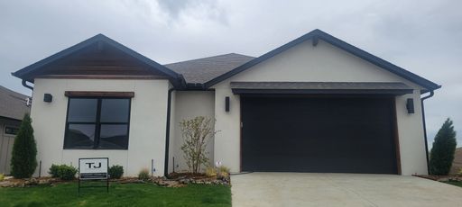 Custom built one-story home in Frazier Meadows – photo 1