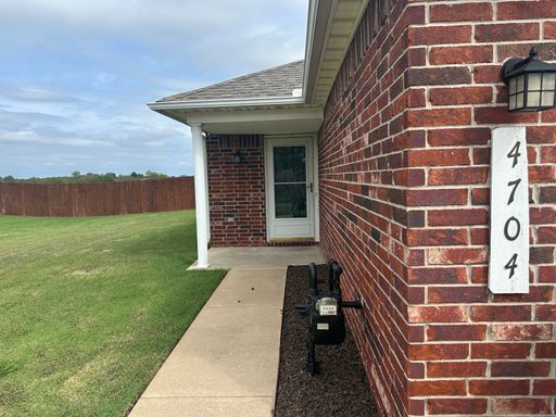 COMING NEXT WEEK! Beautiful 3 Bedroom 2 Bathroom – photo 1