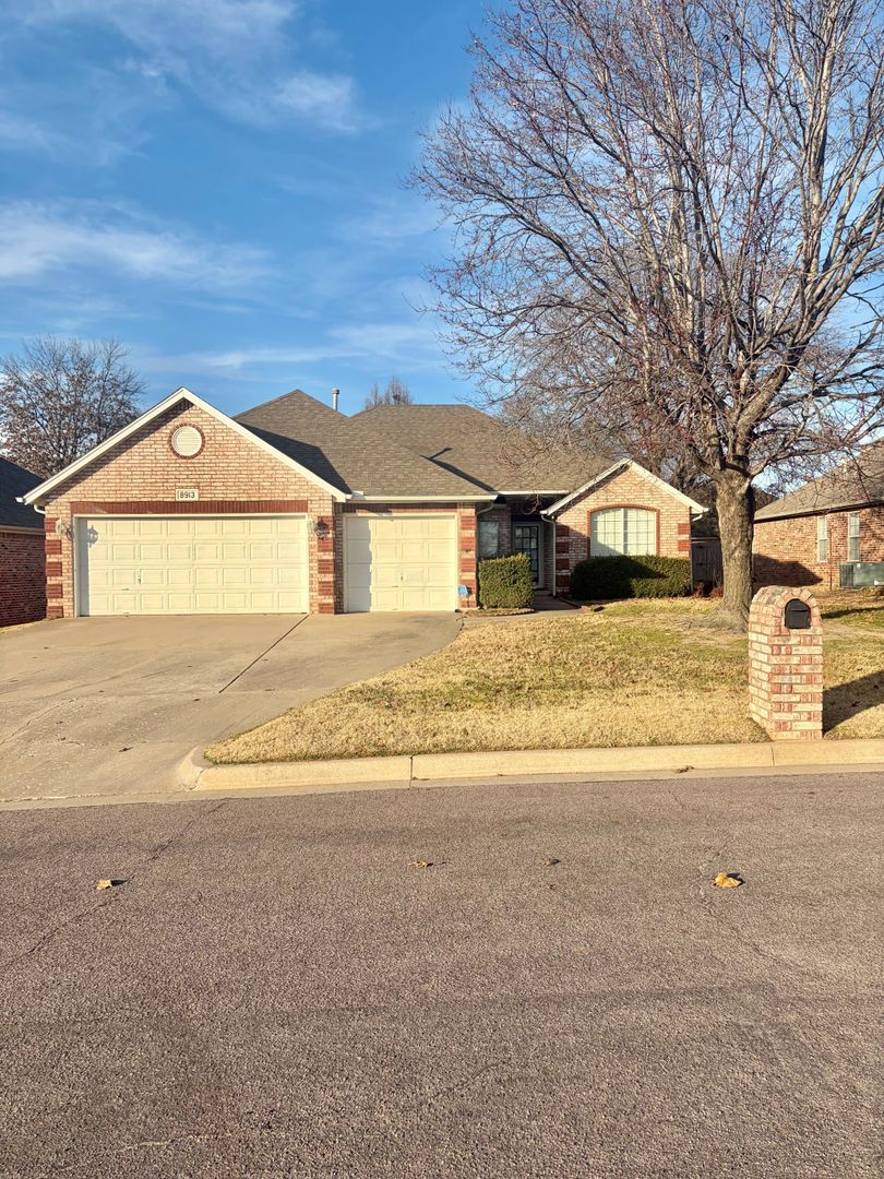 Tulsa House: 8913 E 100th Dr