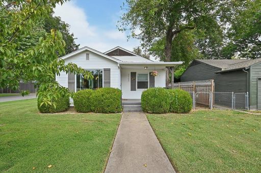 Brookside charmer fully furnished and move in-ready. – photo 1