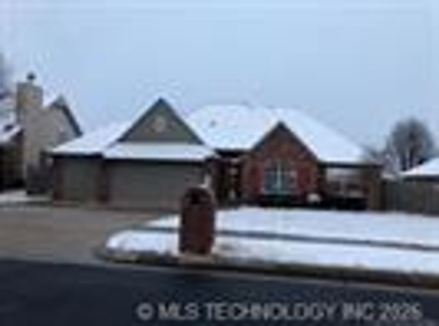 Owasso House: 9905 N 118th E Ave