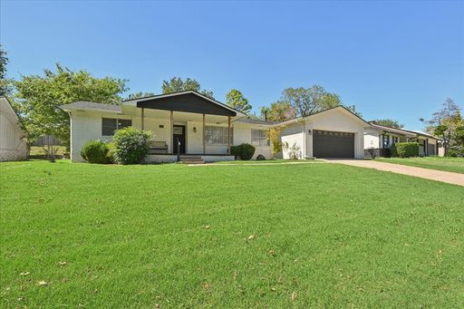 Amazing sleek modern updated home that is move in ready. – photo 1