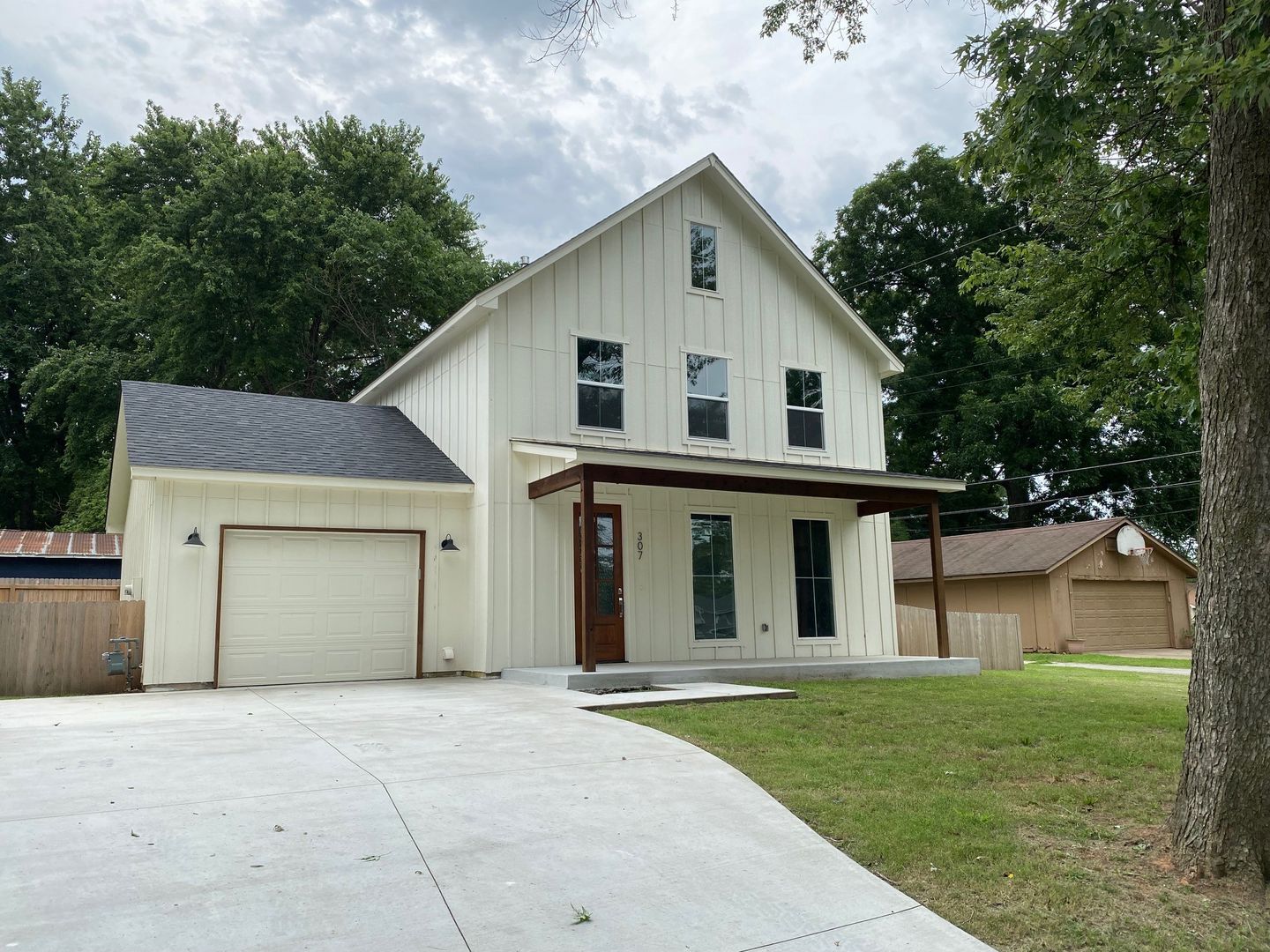 Coweta House: 307 S Atoka Ave