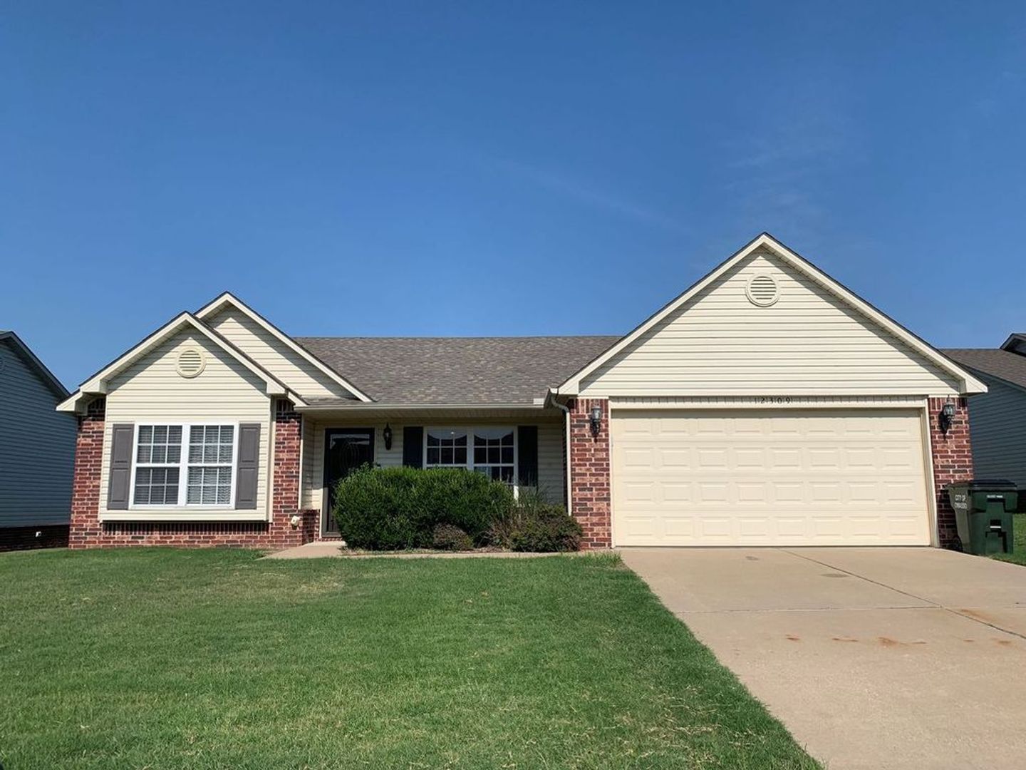 Collinsville House: 12309 N 112th E Ave