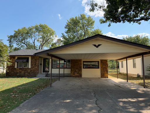 Charming Wagoner Rental - Great Location!