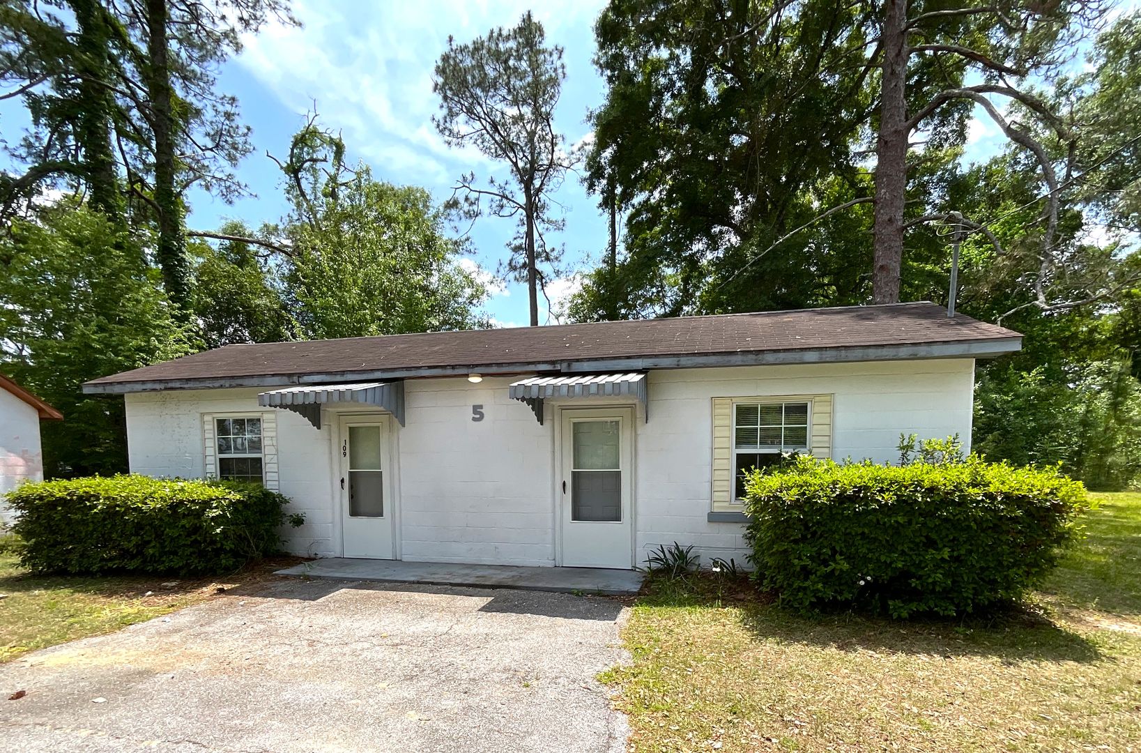 Bonifay House: 109 Hill Loop