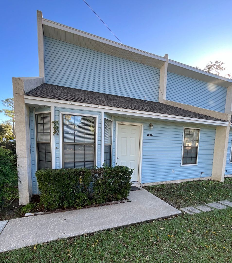 Marianna Townhome: 2975 A Kynes St