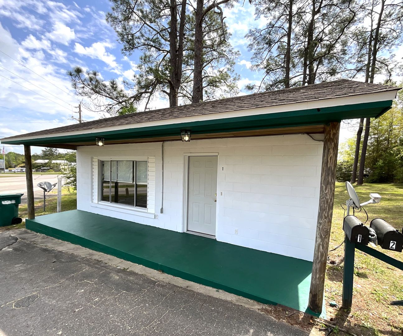 Bonifay House: 101 Hill Loop