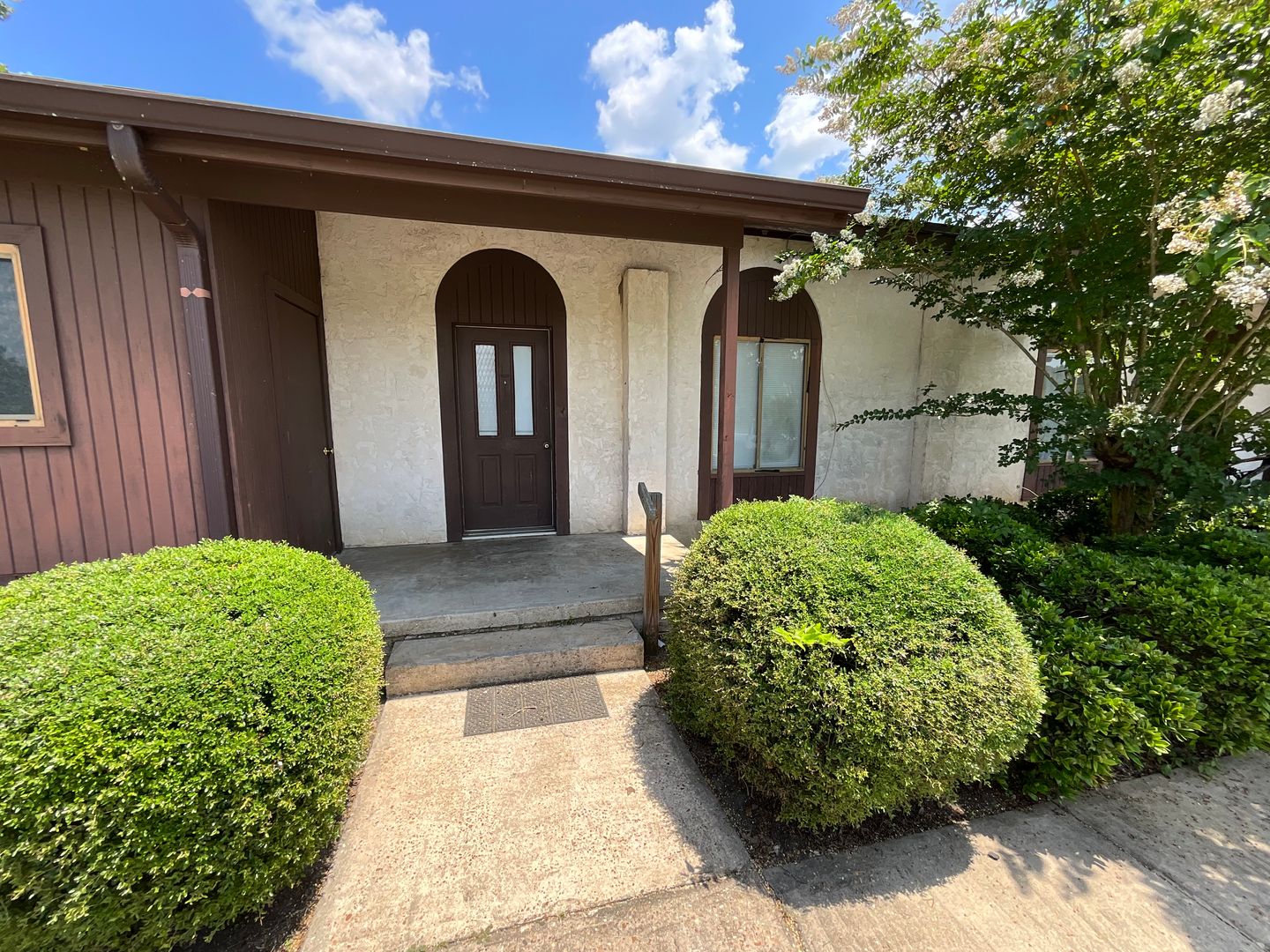 Marianna House: 2337 B Fillmore Dr