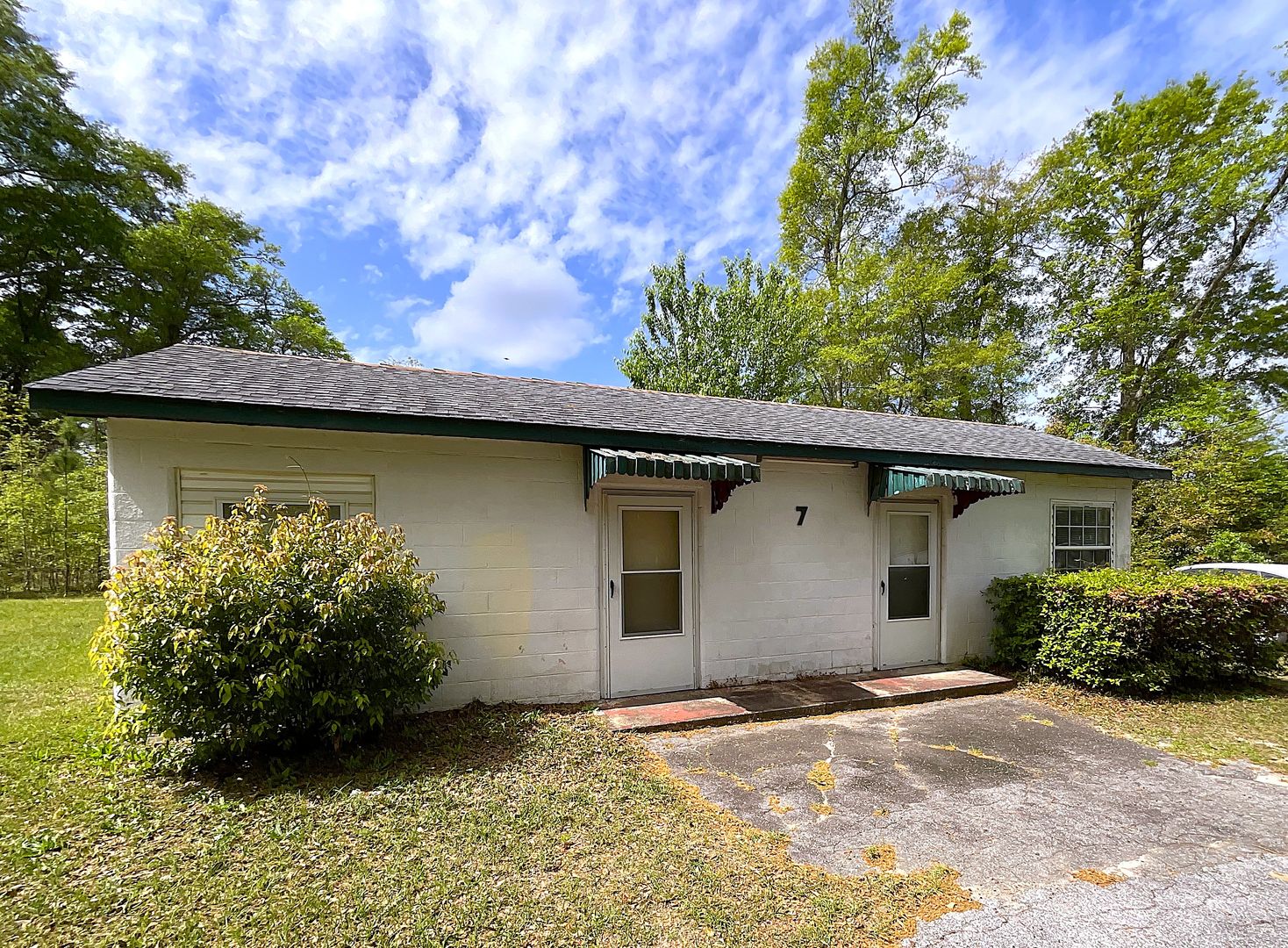 Bonifay House: 125 Hill Loop