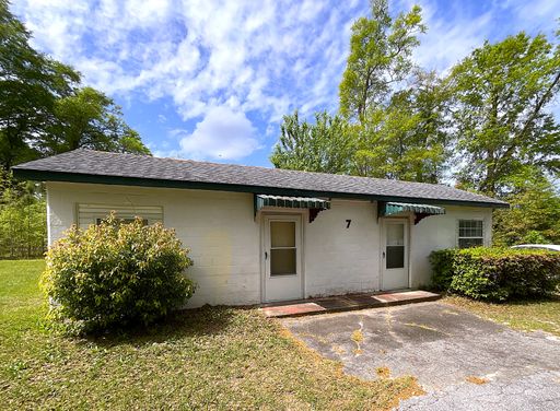 Cozy 1/1 Cottage at Hill Loop in Bonifay with Water/Sewer, Garbage, and Lawn Maintenance Included!