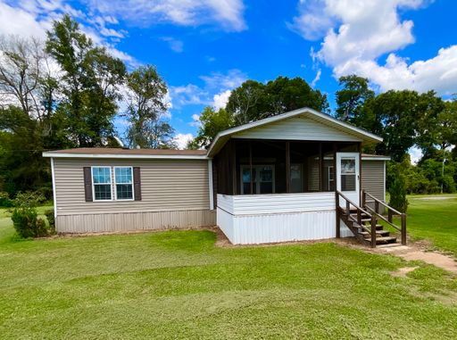 Large 3/2 Double-wide Mobile Home in Marianna w/ Screened Porch – photo 1