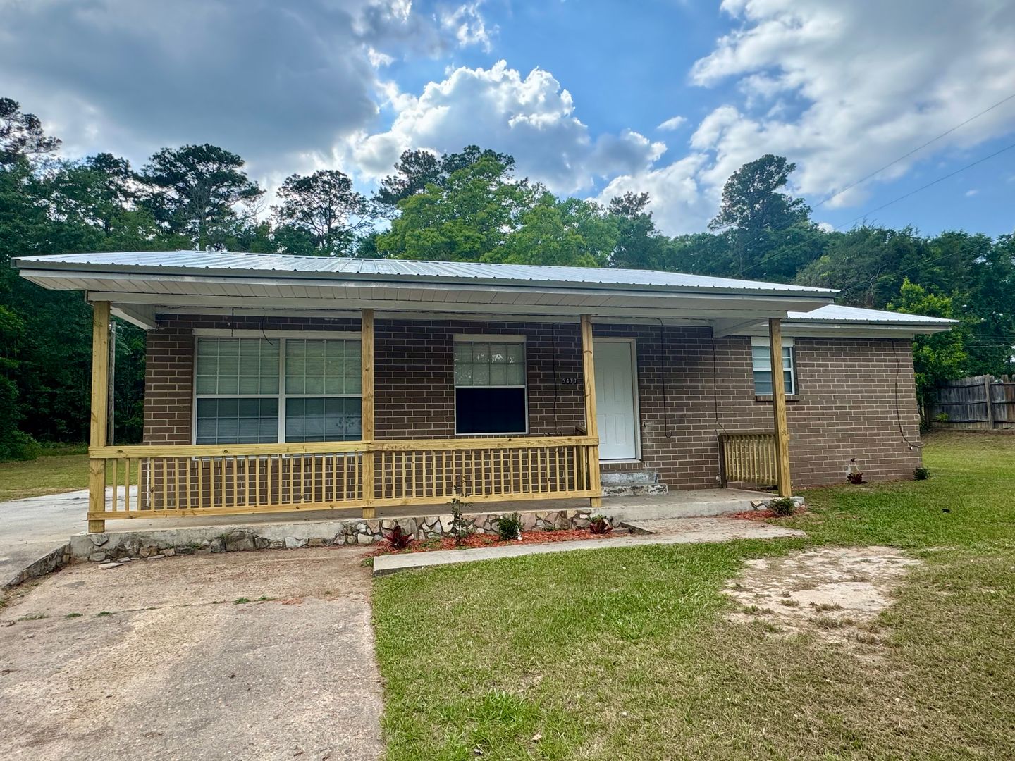 Graceville House: 5437 Thomas Drive